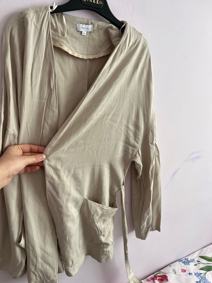 Bej Kemerli Kadın Ceket - Görsel 3