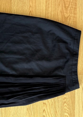 Piliseli Siyah diz altı etek - Görsel 3