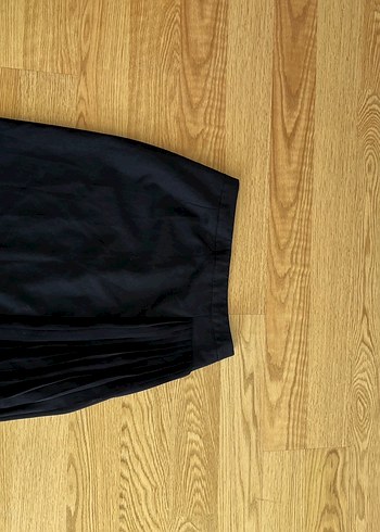 Piliseli Siyah diz altı etek - Görsel 4