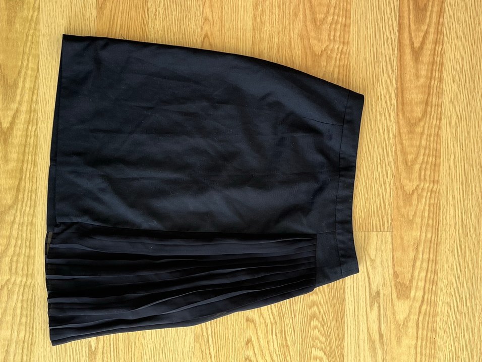 Piliseli Siyah diz altı etek - Görsel 3