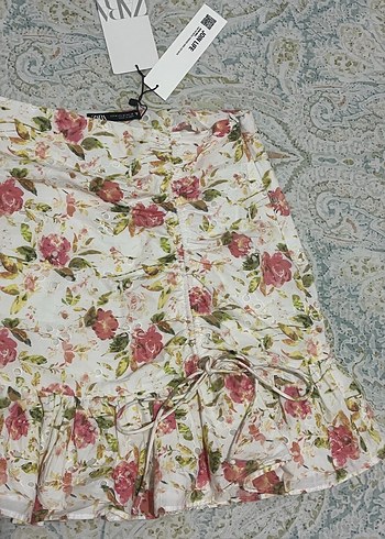 Zara Çiçek Desenli Fırfırlı Mini Etek