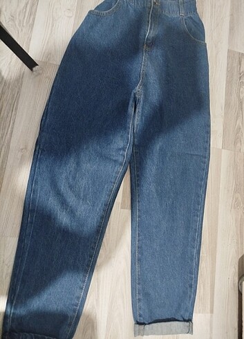 Koyu renk Jean pantolon 