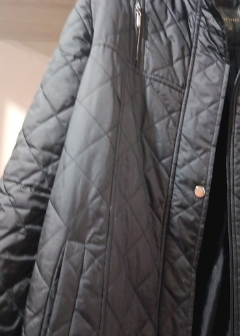 Siyah Uzun Kapitone Kadın Kaban - Görsel 3