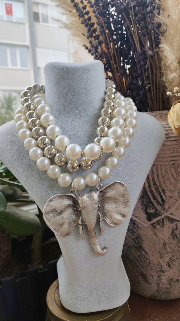 Uzun Beyaz Boncuklu Bohem Kadın Kolye - Görsel 2