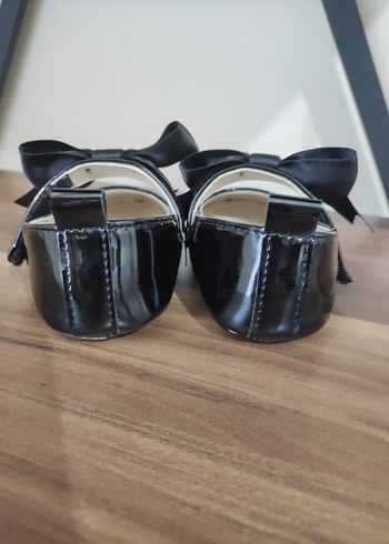 22 Beden kız bebek parlak rugan ayakkabı