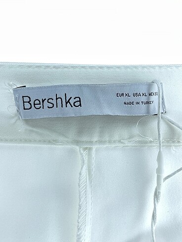 xl Beden beyaz Renk Bershka Mini Şort %70 İndirimli.