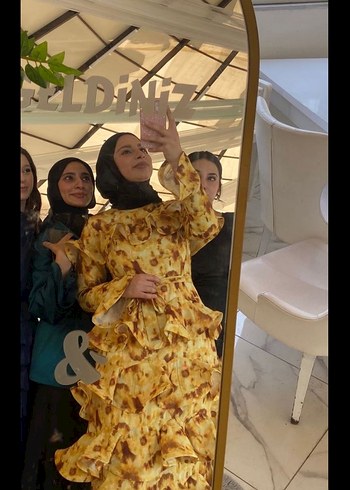 Zara Kadın Sarı Volanlı Uzun Elbise