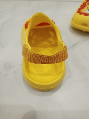 20 Beden Sarı lastikli bebek sandalet
