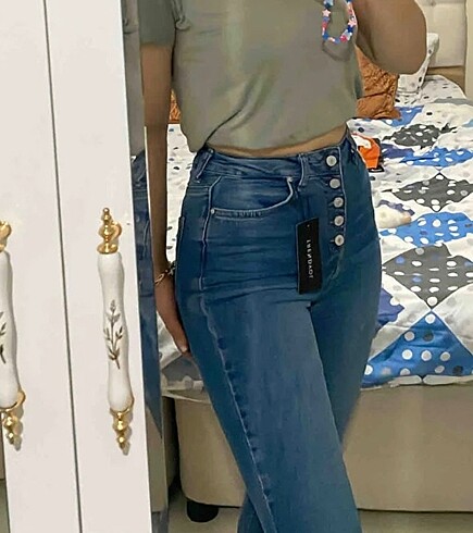 Önü Düğmeli Jean Pantolon