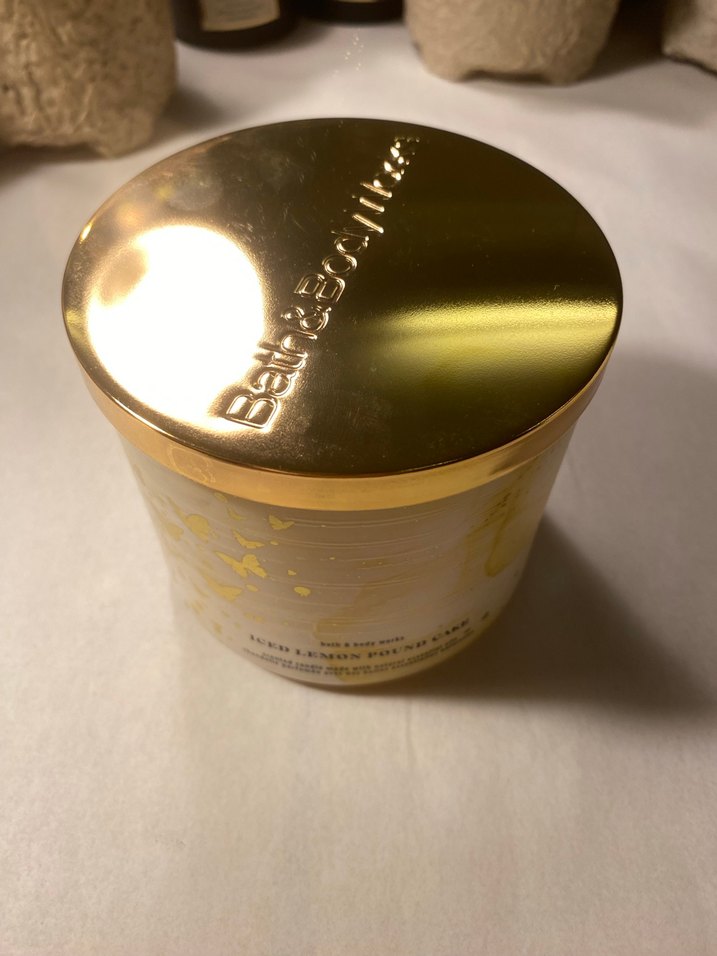 Bath & Body Works Sarı Mum - Iced Lemon Pound Cake - Görsel 2