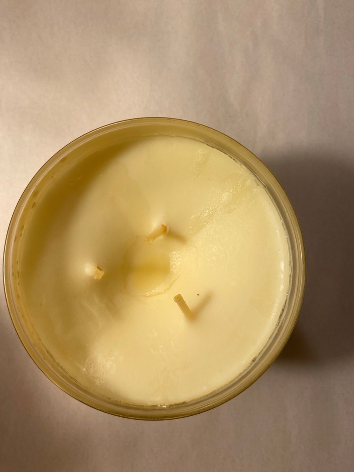 Bath & Body Works Sarı Mum - Iced Lemon Pound Cake - Görsel 3