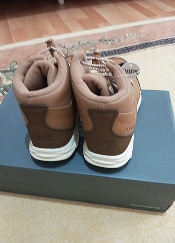 33 Beden çeşitli Renk Newbalance bot