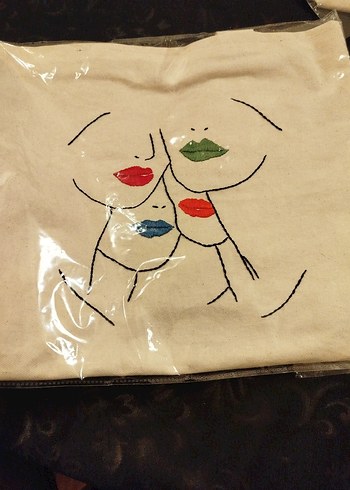 KUMAŞ ÇANTA ( RUJLU KADINLAR)