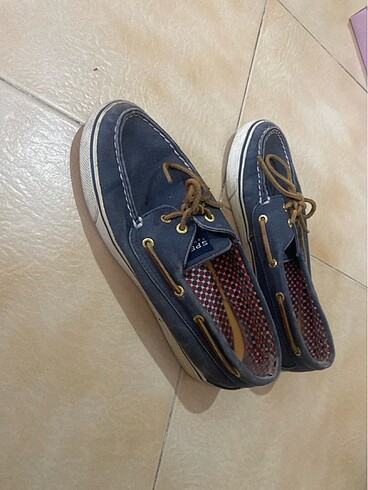 37 Beden Sperry