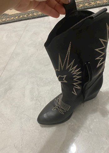 Siyah Nakışlı Kadın Deri Dizüstü Bot - Görsel 2