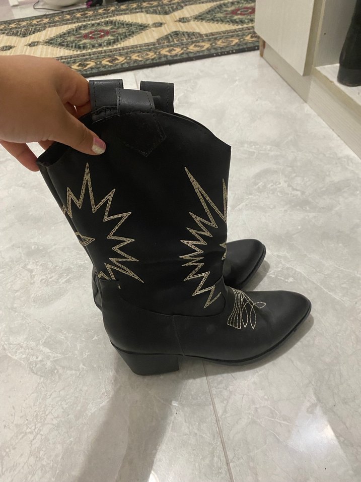 Siyah Nakışlı Kadın Deri Dizüstü Bot - Görsel 3