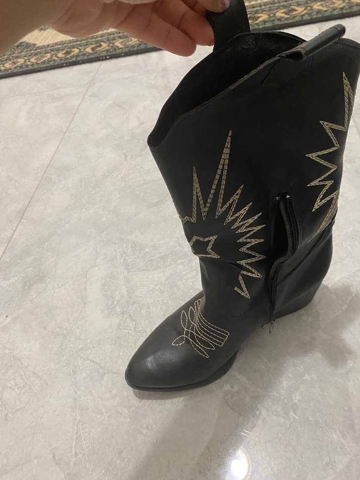 Siyah Nakışlı Kadın Deri Dizüstü Bot - Görsel 2