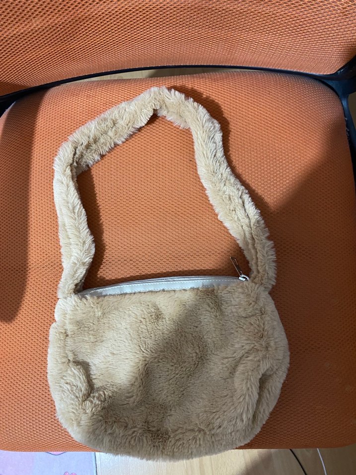 Bej Peluş Detaylı Kadın Omuz Çantası - Görsel 3