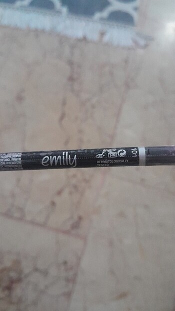 Emily no : 101 Black Waterproof Göz Kalemi