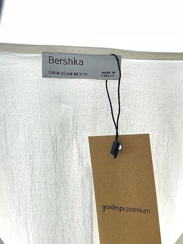 m Beden beyaz Renk Bershka Bluz %70 İndirimli.