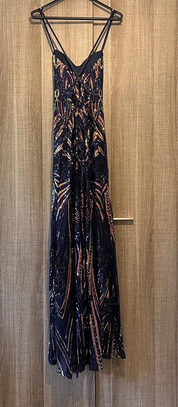 36 Beden Oleg Cassini payetli abiye