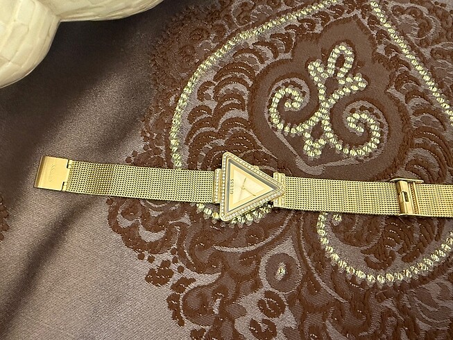 Guess Guess saat orijnaldir
