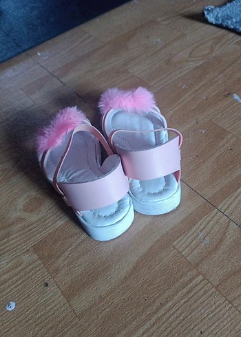 LC Waikiki Pembe Kürklü Kız Çocuk Sandalet