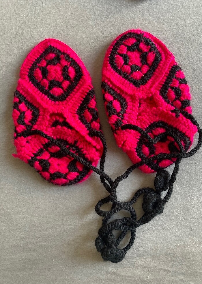 Uygun fiyata 3 adet yeni çeyizlik hediyelik patik - Görsel 2