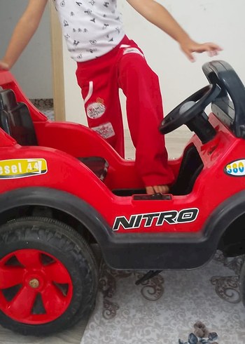 Akülü Kırmızı Nitro Elektrikli Binici Araba
