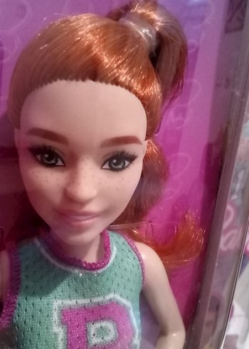 Beden Barbie Bebek Forması pileli mor etekli kızıl saçlı Fashionistas