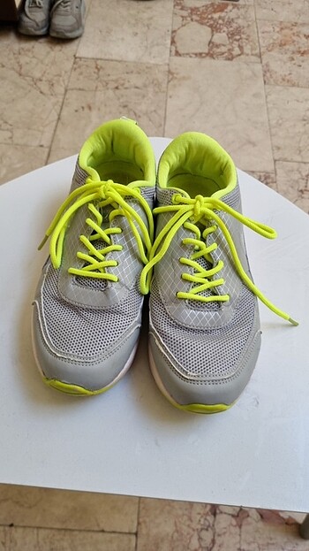 Nike spor ayakkabısı