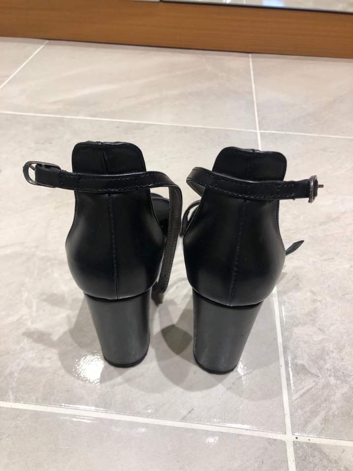 Siyah Tokalı İnce Topuklu  Ayakkabı - Görsel 3