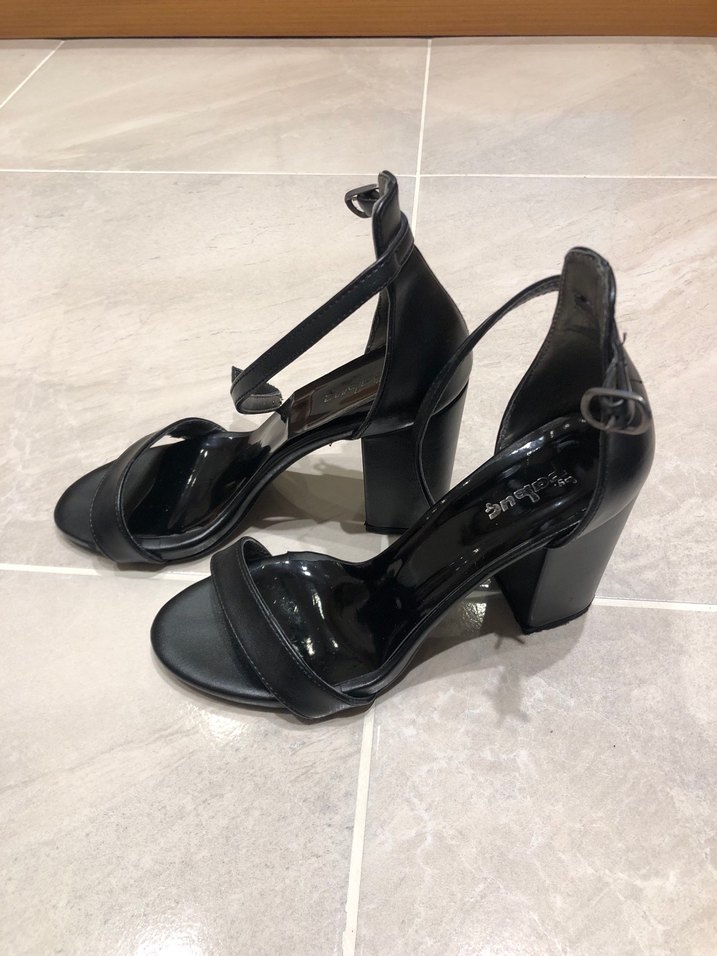 Siyah Tokalı İnce Topuklu  Ayakkabı - Görsel 2