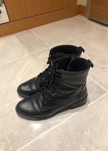 Derinet siyah Bot - Görsel 2