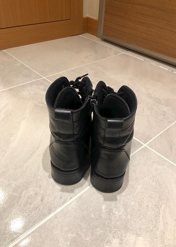 Derinet siyah Bot - Görsel 3