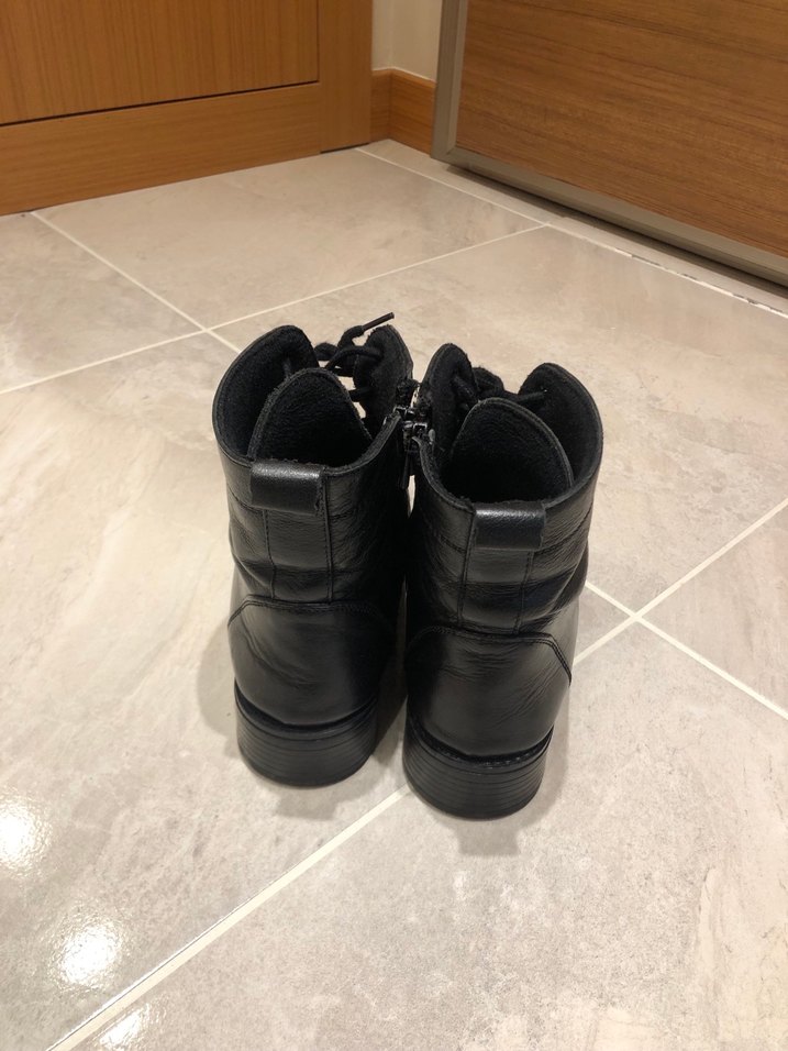 Derinet siyah Bot - Görsel 3