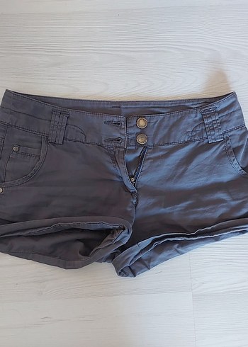 Gri Düğmeli Kadın Mini Denim Şort