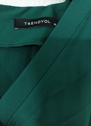 36 Beden Trendyolmilla yeşil kuşaklı mini boy fırfırlı elbise