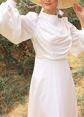 Hennin Model Beyaz Elbise