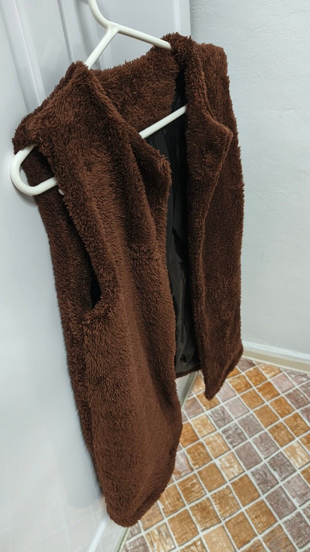 Kahverengi Kürklü Kolsuz Kadın Kaban - Görsel 4