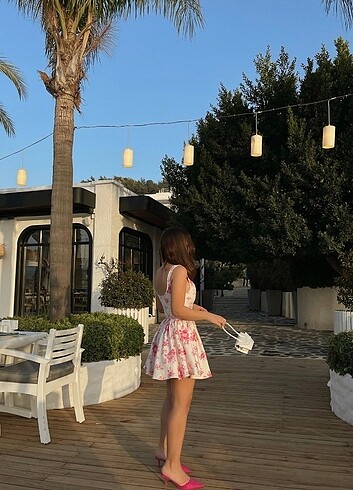 Zara Çiçekli Kare Yaka Elbise