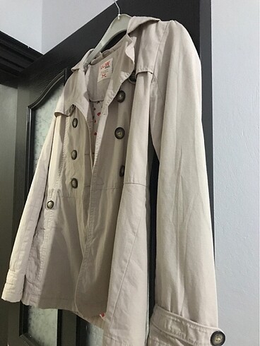 LC Waikiki Trençkot kısa modelden