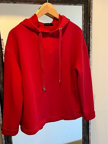 Kırmızı sweatshirt