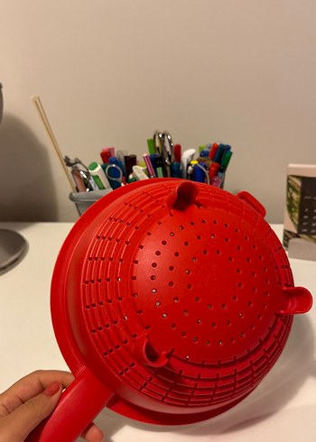 Tupperware Kırmızı Kulplu Plastik Süzgeç - Görsel 5