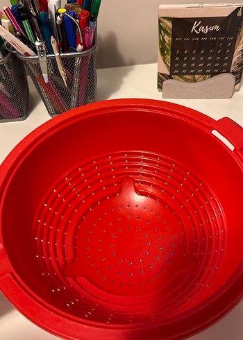 Tupperware Kırmızı Kulplu Plastik Süzgeç - Görsel 4