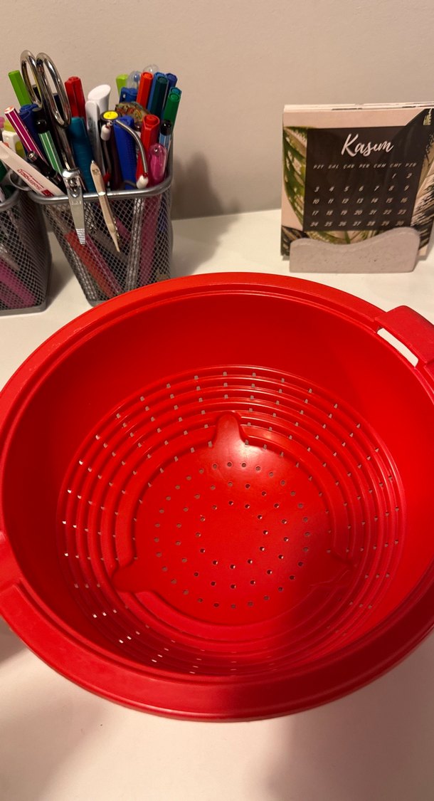Tupperware Kırmızı Kulplu Plastik Süzgeç - Görsel 4