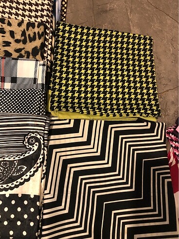 Renk renk desen desen eşarplar - Görsel 8