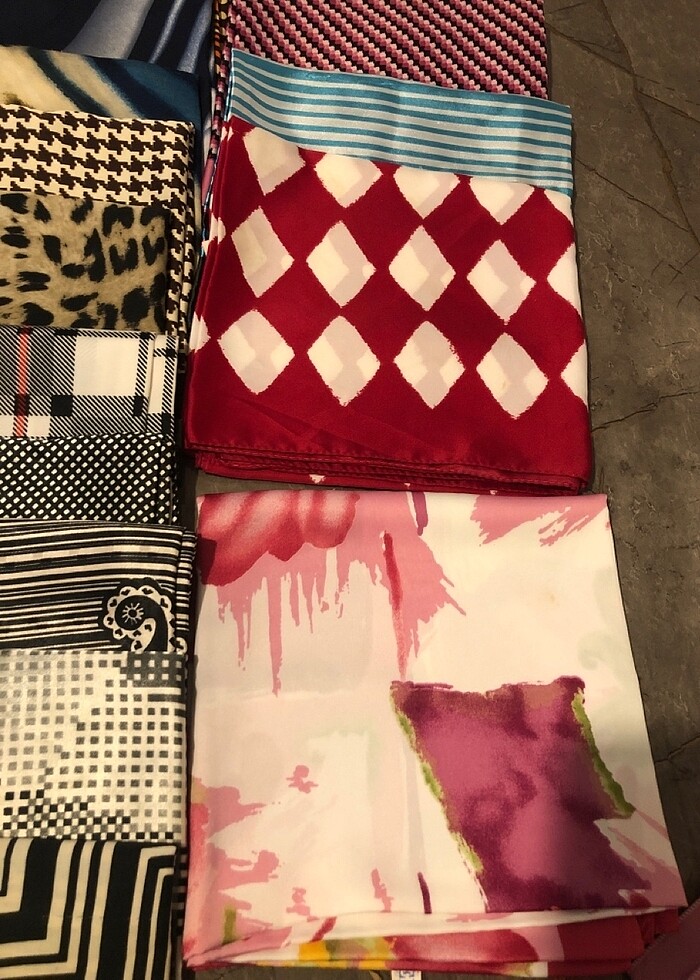 Renk renk desen desen eşarplar - Görsel 5