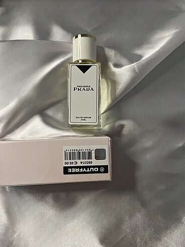 Prada Paradoxe