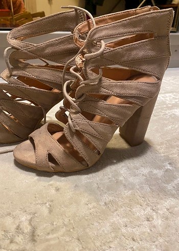 Bej Süet Dolgu Topuklu Kadın Sandalet - Görsel 2